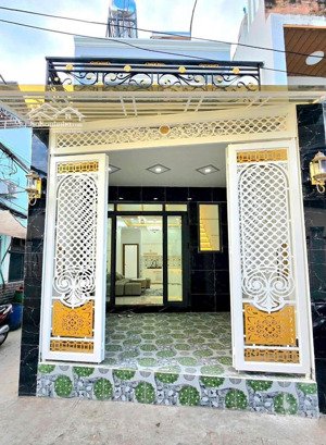 - nhà đẹp, 1 lầu - mặt tiền kinh doanh - xe hơi chạy tới nhà, hẻm 1716/46 huỳnh tấn phát