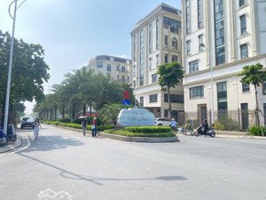 siêu phẩm himlam vạn phúc, phân lô vỉa hè, 7 tầng thang máy tặng full nt, chỉ 2x tỷ