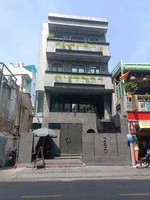 vị trí đắc địa - bán gấp nhà mặt tiền bùi viện 7x16m sẵn nhà 4 lầu hđt 150tr/th giá 72 tỷ