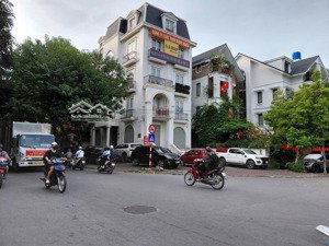 cho thuê nhà mặt phố nguyễn văn huyên trung tâm quận tây hồ 100mx6t mặt tiền 30m đầy đủ tiện ích