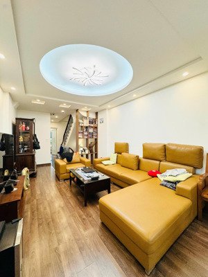 nhà ngọc thuỵ long biên 100m2 5 tầng dân xây độc lập