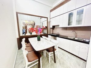 bán nhà nam dư - lĩnh nam : dân xây chất - ô tô đỗ cửa - gần trường cấp 1,2 - giá hơn 7 tỷ