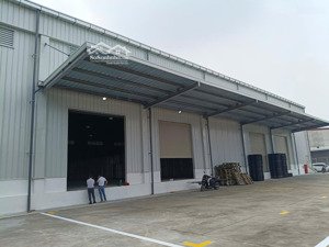 cho thuê kho sài đồng, long biên, hà nội. dt 1000m2 kho mới, đầy đủ phòng cháy tự động. giá 160k/m2