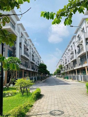 shophouse chân đế chung cư vsip giá chính chủ