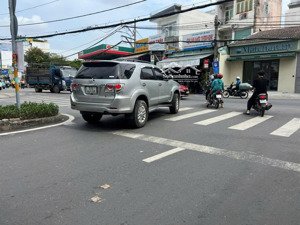 mặt tiền đại lộ 2, phước bình 1 trệt 4 lầu 10*20m - 202m2 dtsd 538m2