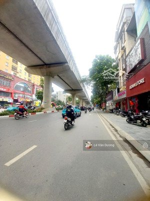 mặt phố cầu giấy, hai mặt tiền trước sau - 40m- 5tầng thang máy, mặt tiền khủng- dòng tiền khủng