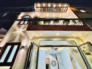 bán gấp nhà riêng tại phạm phú thứ, p11,tân bình . giá chỉ 4,5 tỷ, 40m2, 4pn, 4wc. hẻm xe hơi 4m