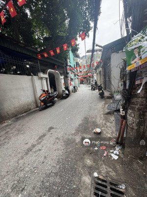 vị trí siêu đẹp - 30m ra mặt phố - lô góc - nhà dân xây chắc chắn - khung cột.