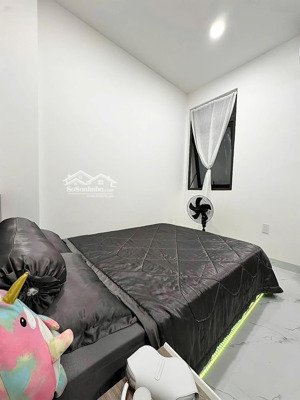 cho thuê căn hộ studio cửa sổ q4 gần đh luật, đh nguyễn tất thành, cầu ông lãnh, cầu calmette