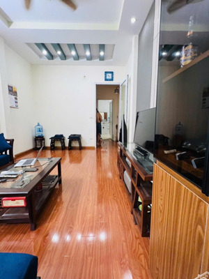 bán nhà trung tâm cầu giấy nhà đẹp lộng lẫy dân xây chắc chắn 5 tầng kiên cố vuông vức - nở hậu