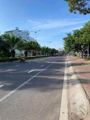 bán 2 lô (980m2/lô) mặt tiền kinh doanh đại lộ hùng vương tt phan thiết