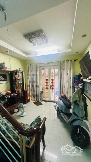 bán nhà hẻm xe hơi phường 6,tân bình.dt 4.1 x 12 x 2 tầng 2 pn,lan can. giá 6.4 tỷ