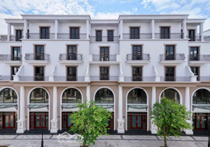 liền kề vịnh xanh 90m2 nằm trong khu compound khép kín , an ninh tuyệt đối !