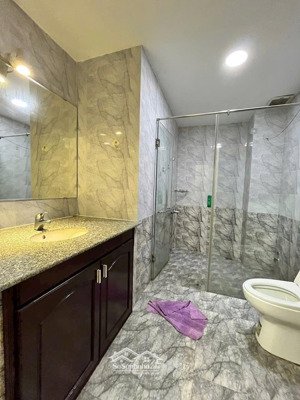 nhà khu ao sen - tên lửa - diện tích: 5x20 - xây 3.5 tấm - cách aeon mall 300m giá: 13.5 tỷ