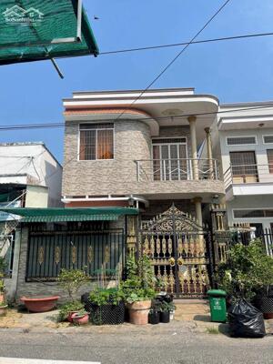 NHÀ 1 TRỆT 1 LẦU GIÁP PHƯỜNG 1 VĨNH LONG