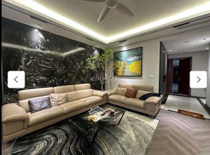 bán cc thăng long tower số 33 mạc thái tổ, yên hoà. dt 114m. hướng đông nam. tell 