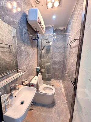 Sốc chỉ 3 tỷ 180 triệu nhà 4 tầng 42,5m2 ngõ thông 5m Cam Lộ, Hùng Vương