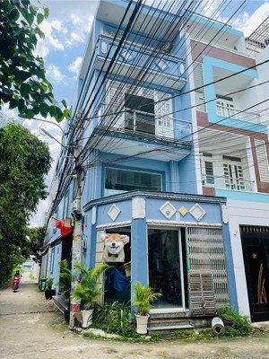 gần phạm văn đồng! bán căn góc 2 mặt tiền 1 trệt lửng 2 lầu - xe hơi né nhau - linh đông