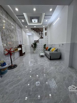 hẻm vip - lê văn quới - 4 x 13m - oto đỗ cửa, 2 tầng giá tốt