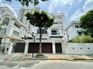 sở hữu biệt thự phú mỹ hưng nguyên mẫu bàn giao từ chủ đầu tư dt 275m2 vị trí giữa 2 công viên lớn