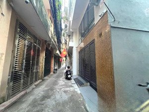 lõi hai bà trưng- siêu phẩm dòng tiền 6 tầng thang máy nhập khẩu- dòng tiền hàng năm gần 800 triệu