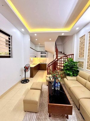 bán nhà pháo đài láng, đống đa - ngõ thông ô tô gần siêu đẹp. dt 35m x 5 tầng - giá 8.6 tỷ .