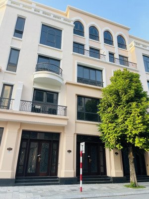 giá rẻ giật mình. cọ xanh 48m2 dành cho các nhà đầu tư nhỏ lẻ. có sẵn sổ đỏ cầm tay. căn áp góc