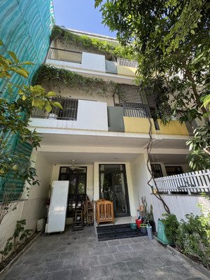 17 triệu, chính chủ cho thuê nhà liền kề hướng đông nam, nhà đẹp, sẵn ở ngay có phí dịch vụ