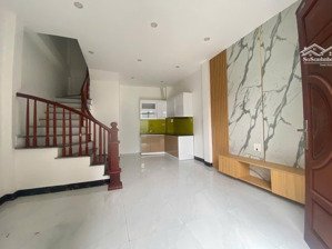 chính chủ bán nhà cổng trường đại học thể dục thể thao