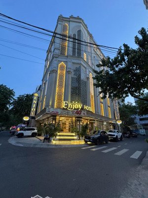 giảm 7tỷ khách sạn 36 phòng góc 2mt ngay nguyễn thị thập chỉ 38tỷ khai thác 250 triệu/th hầm 5 tầng