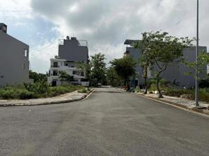 bán lô FPT đối lưng với trục shophouse Giá thấp nhất