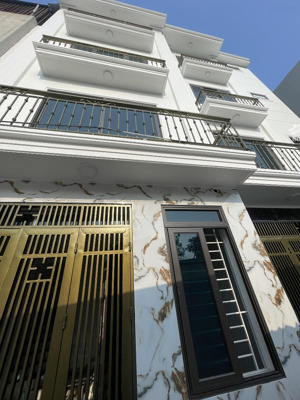 bán nhà 30,8m2 giá 4,5tỷ xây mới khu vực tiện ích gần trường chợ , sổ đỏ chuẩn thiết kế hiện đại