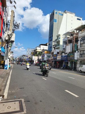 mặt tiền trục hai bà trưng phan đình phùng, dt 250m2, giáp tân định, giá 92 tỷ