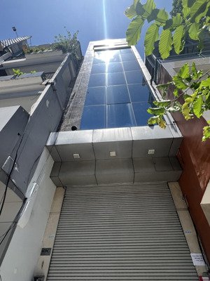 gấp!!! nhà mặt tiền đường bến vân đồn quận 4 - dtsd: 550m2