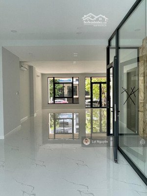 tầng trệt vị trí đẹp view công viên 7x20m đường 37 vạn phúc, sàn trống, full máy lạnh.giá chỉ 16tr.