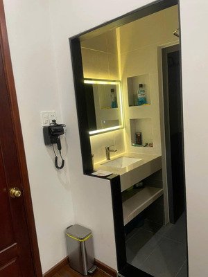 bán nhà mới xây tâm huyết, kiệt nhựa 2 ô tô tránh nhau, gỗ tự nhiên