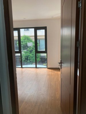 nhà vườn xẻ khe 3 mặt thoáng 90m đã hoàn thiện chỉ xách vali về ở ngay giáp chung cư giá chỉ 12,90