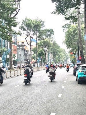 bán nhà mặt phố trần hưng đạo, 65 tỷ, 88m2, giá siêu hời!