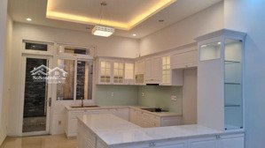 nhà mặt tiền quận 7, khu tài chính ngân hàng