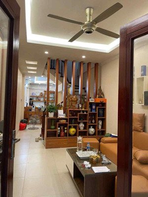 trịnh đình cửu- mấy mét ra ô tô tránh- dân xây cực tốt- 52m-5 tầng, +thang máy, đất vượng khí