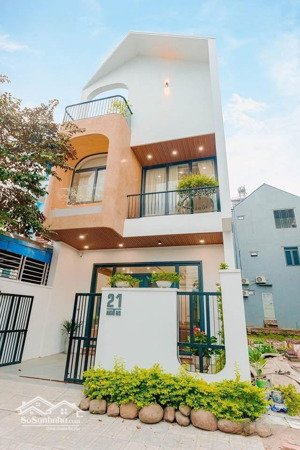 bán nhà bên hông bến xe miền tây 60m2 5,5 tỷ đẹp, nhiều tiện ích.