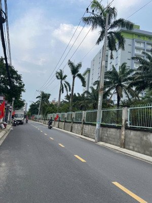 chủ xoắn cần bán gấp biệt thự và kho xưởng dt khủng 1118m2 full thổ cư mt đường d4 giá 63ty tl mạnh