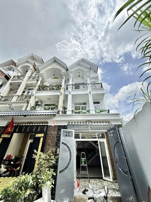 bán nhà dt 4x17m - 3 lầu,4p,hẻm ô tô đường ht07,hiệp thành q12. giá : 5,79 tỷ