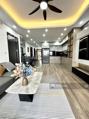 chính chủ cần bán chcc nam đô, 95m2, 3 phòng ngủ, phòng khách có ban công, nội thất mới