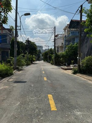 chính chủ cần bán gấp lô góc hẻm 668 ql13, 10*23m, giá 13.5 tỷ. lh 