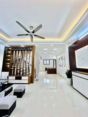 hoa lư - trung tâm hai bà - 5 tầng xây mới - thang máy - ngõ thông ba gác - chỉ nhỉnh 14 tỷ.