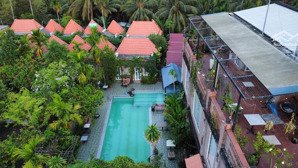 bán homestay 22 phòng + 1 nhà đều hành 6 phòng + hồ bơi, sân vườn, nhà hàng... giá 16 tỷ