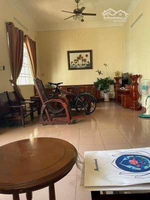 bán nhà sổ thổ cư 1 trệt 1 lầu cách đường cách mạng tháng 8 200m trung tâm giá 9,8 tỷ 