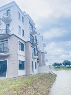 hàng mới đang hót nhất thị trường vịnh xanh, đơn giá chỉ từ 156tr/m2 anh chị quan tâm liên hệ em ạ