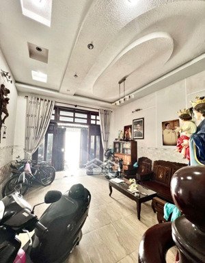 chủ ngộp bank gửi bán gấp: 9,1 tỷ. nhà 3 tầng tân quý.tân phú. ngang khủng 4,5m x 17m. mua là lời